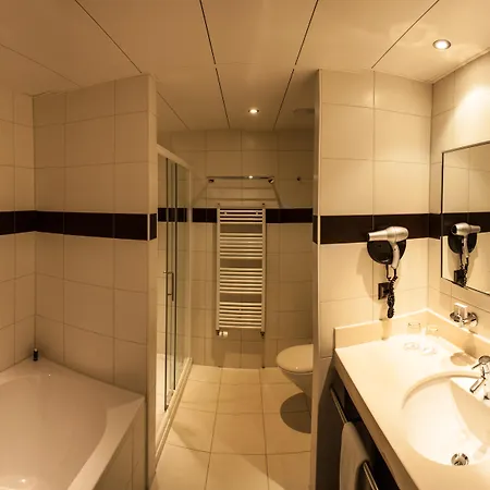 Airport - Convenient & Friendly Hotel